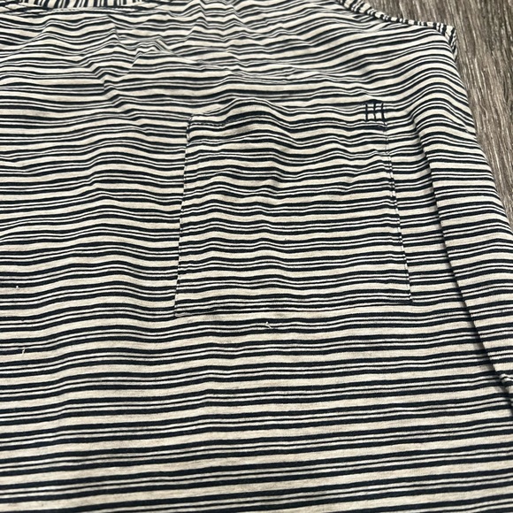 Lululemon tank top with pocket - Picture 2 of 3